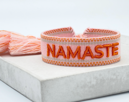 NAMASTE Statement Armband gewebt, bestickt