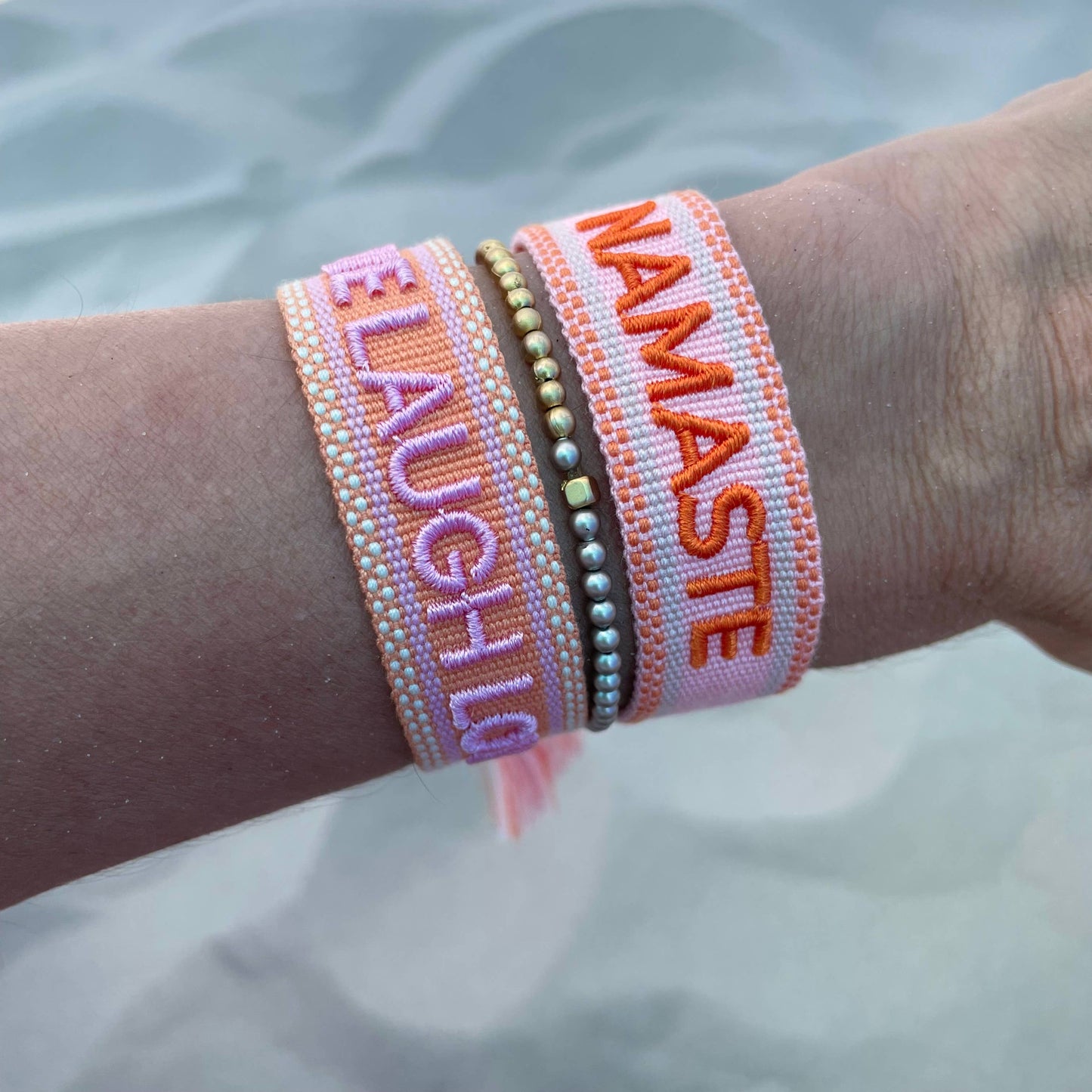 NAMASTE Statement Armband gewebt, bestickt